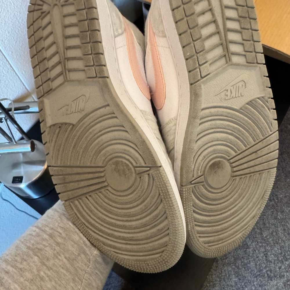 Nike White and Pink Sneakers High-Top Design - Picture 5 of 5